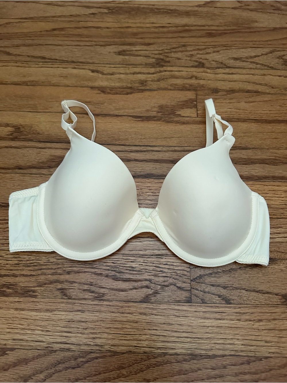 Maidenform Underwire Bra in Light Cream - 34C